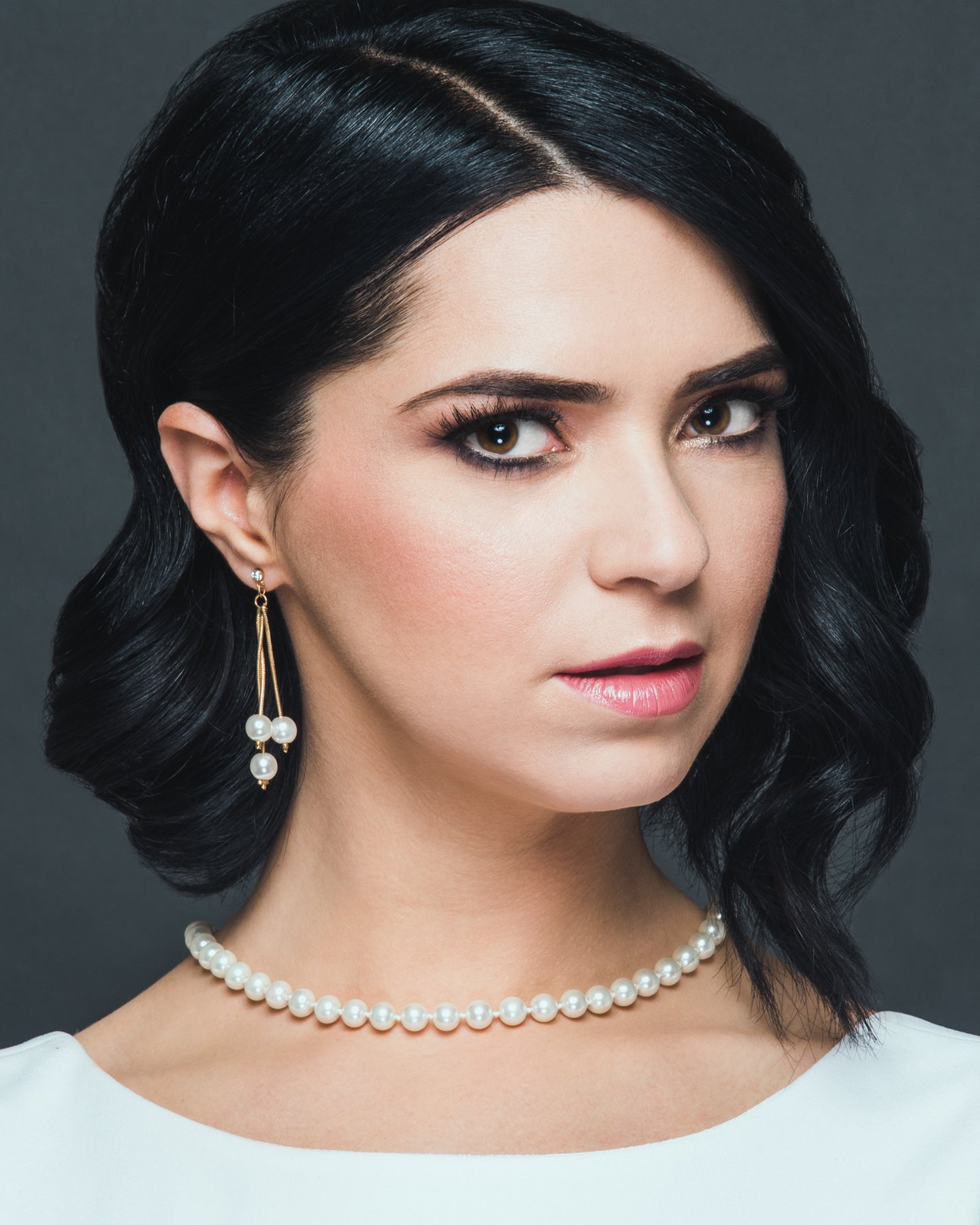 Classic bridal makeup with bold eyes for a Toronto wedding